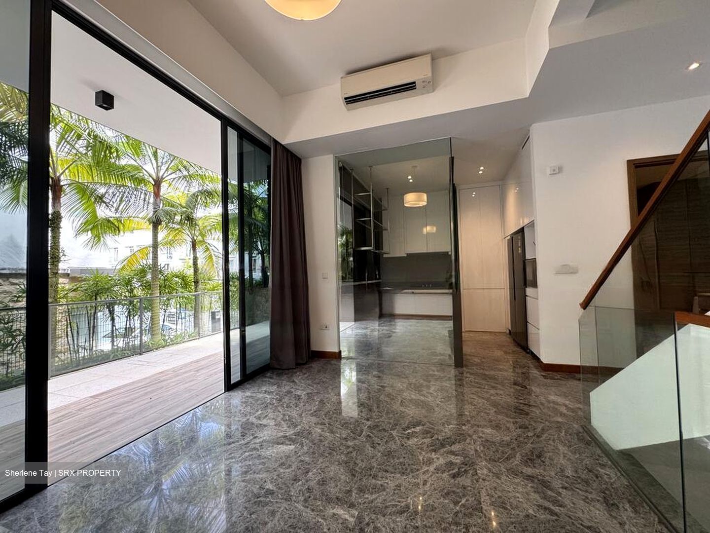 Sunrise Avenue (D28), Terrace #484923411